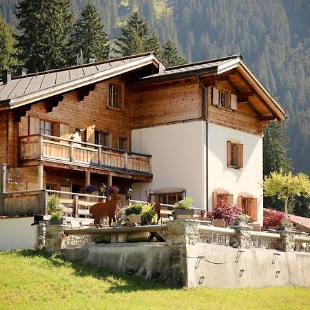 Отель Berghaus Alpenroesli Клостерс Экстерьер фото