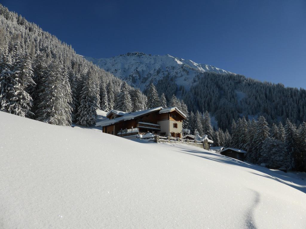 Отель Berghaus Alpenroesli Клостерс Экстерьер фото