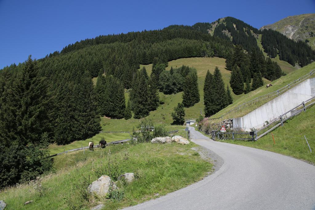 Отель Berghaus Alpenroesli Клостерс Экстерьер фото
